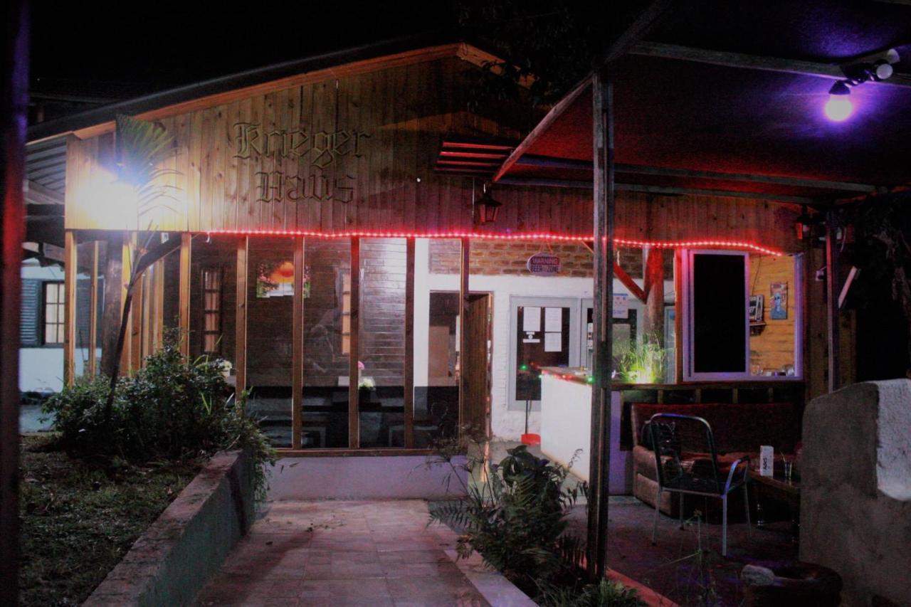 Krieger Haus Hostel Пуерто Игуасу Екстериор снимка