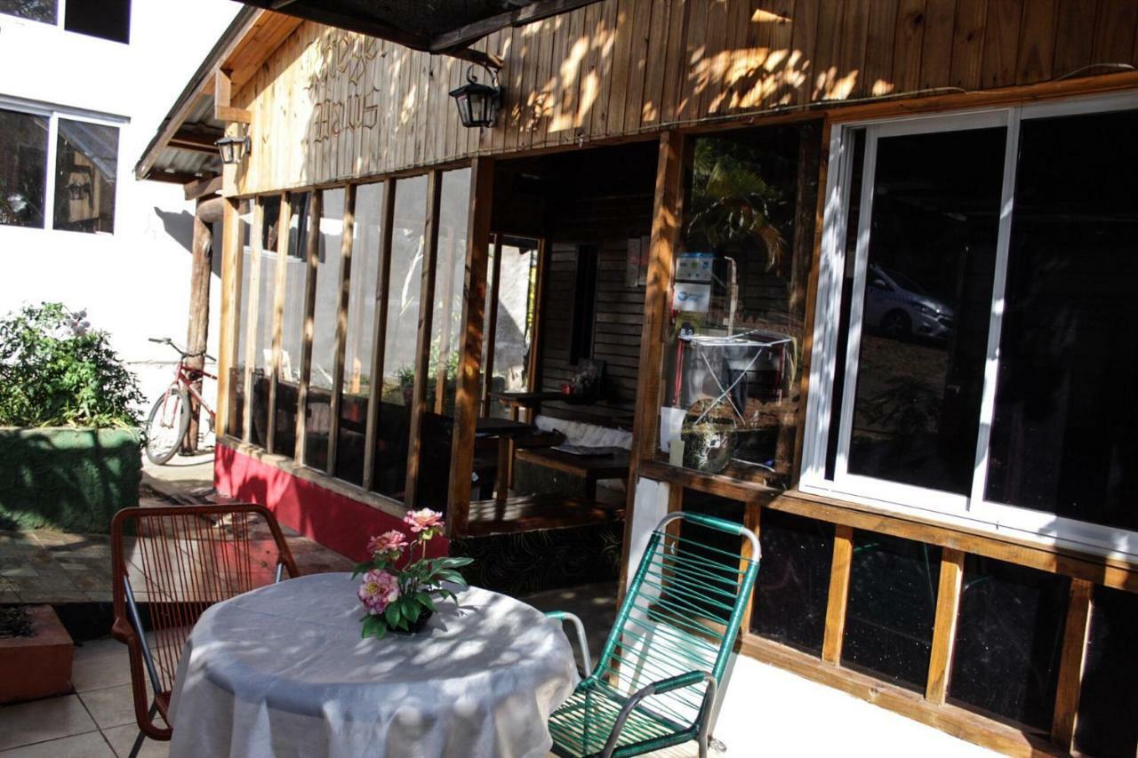 Krieger Haus Hostel Пуерто Игуасу Екстериор снимка